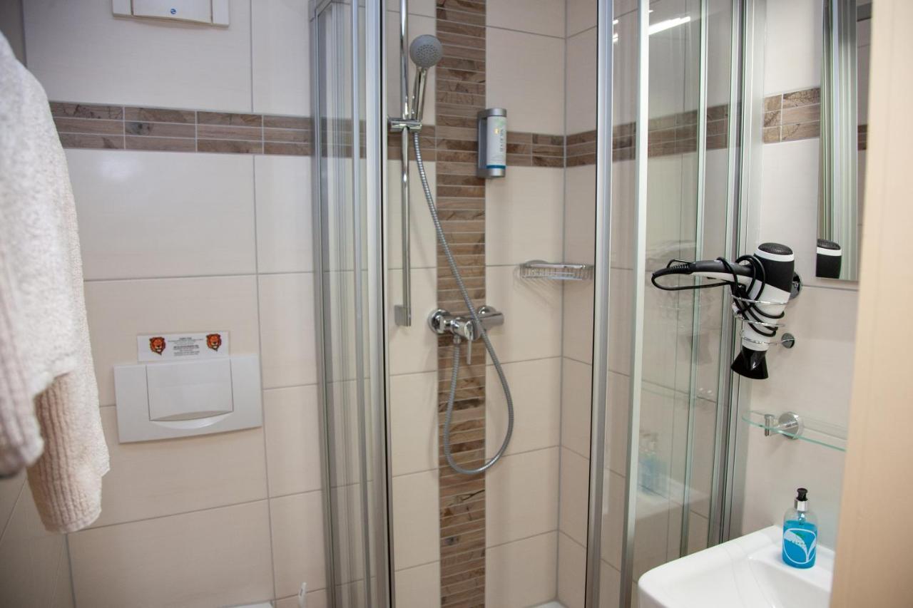 Seehotel Zum Loewen Strasen ภายนอก รูปภาพ
