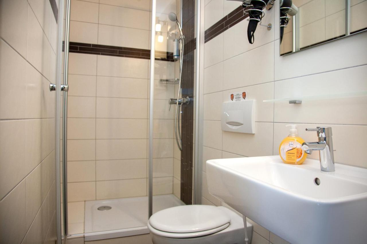 Seehotel Zum Loewen Strasen ภายนอก รูปภาพ