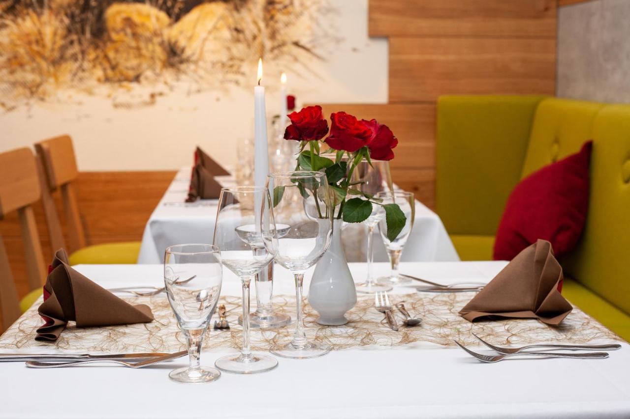 Seehotel Zum Loewen Strasen ภายนอก รูปภาพ